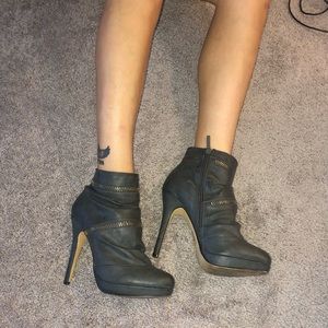 Michael Antonio grey ankle Booties